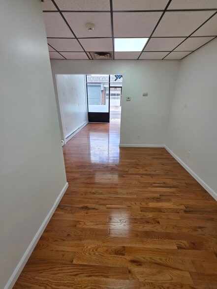 More Photos Of 30 W Fort Lee Rd, Bogota Storefront Retail Office For Lease