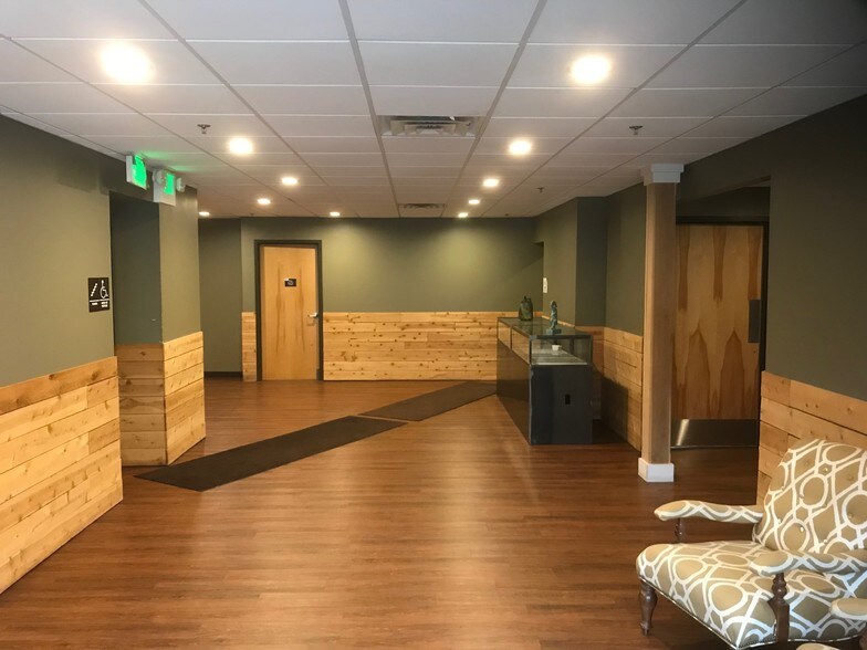 More Photos Of 871 S Arbor Vitae, Edwardsville General Retail For Lease