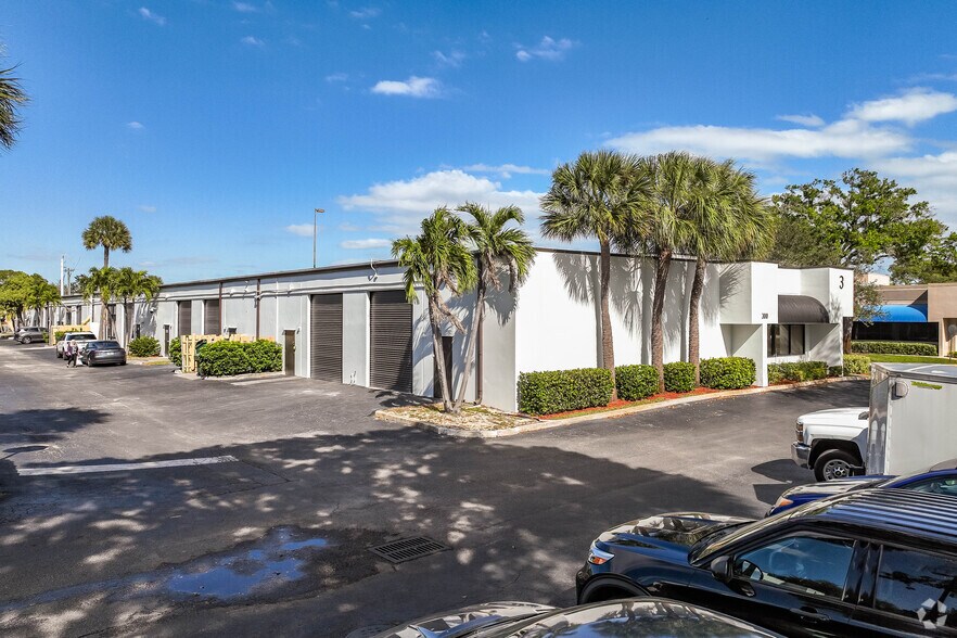 More Photos Of 6555 N Powerline Rd, Fort Lauderdale Light Manufacturing For Lease