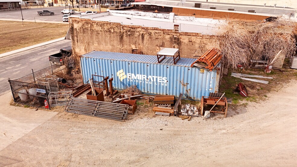 More Photos Of 111 E Liberty St, Pilot Point General Retail For Sale