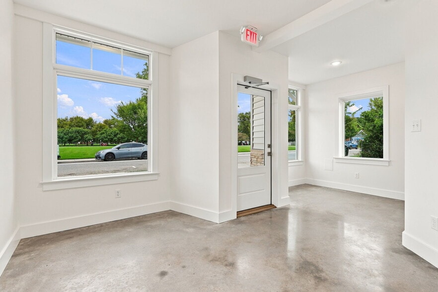 More Photos Of 112 Buckroe Ave, Hampton Storefront Retail Residential For Sale