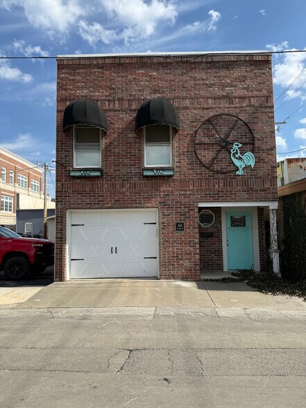 More Photos Of 122 S Main St, Bentonville Office Residential For Lease