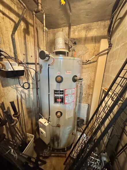 More Photos Of 560 Franklin Ave, Franklin Square Freestanding For Sale