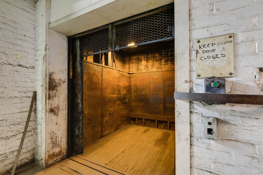 More Photos Of 600 W Wythe St, Petersburg Warehouse For Sale