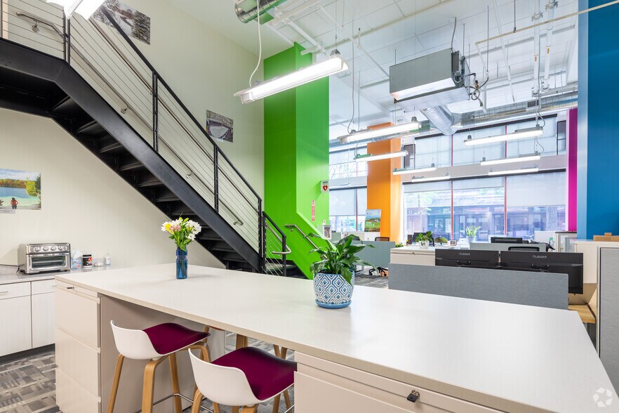 More Photos Of 109 S Warren St, Syracuse Office Residential For Lease