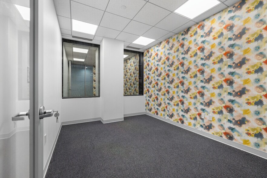 More Photos Of 17 S Briar Hollow Ln, Houston Office Residential For Lease