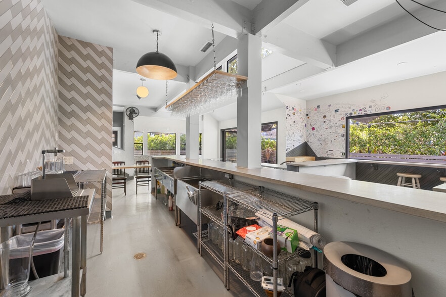 More Photos Of 751 N Virgil Ave, Los Angeles Restaurant For Lease