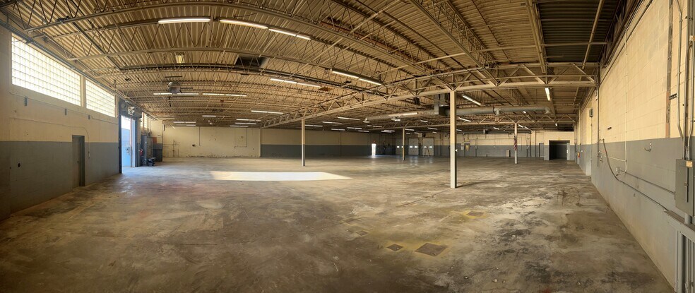 More Photos Of 800 Scholz Dr, Vandalia Warehouse For Lease