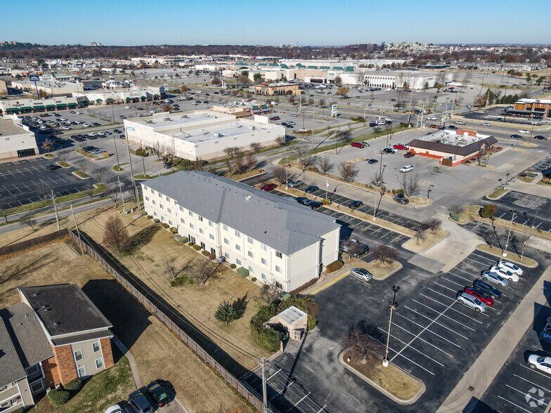 More Photos Of 9010 E 71st St, Tulsa Hotel For Sale