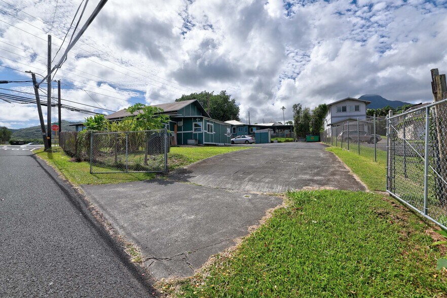 More Photos Of 45-428 Kamehameha Hwy, Kaneohe Light Distribution For Sale