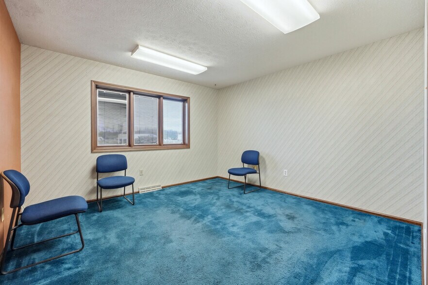 More Photos Of 3201 E Center St, Warsaw Office For Sale