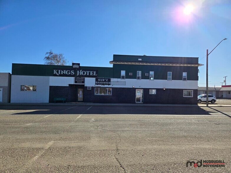Primary Photo Of 90 3 Ave W, Shaunavon Hotel For Sale