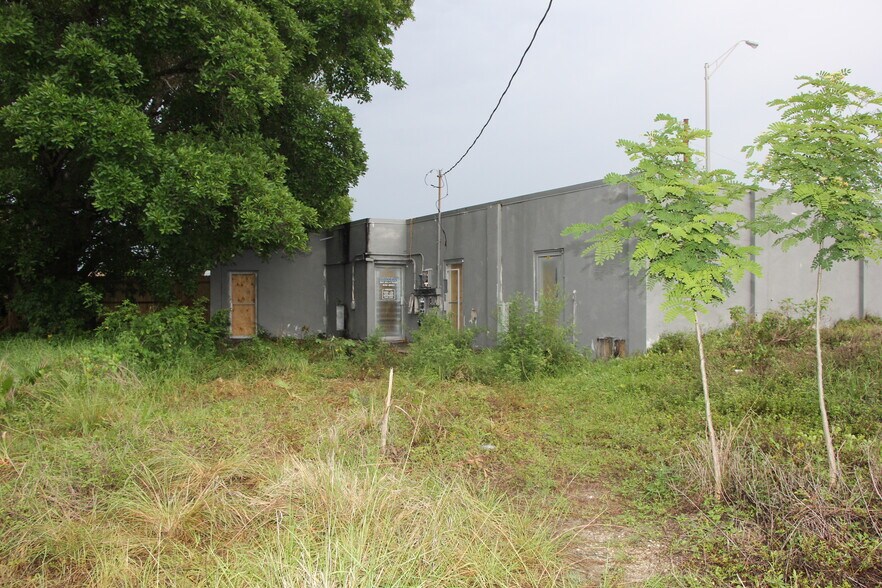 More Photos Of , North Fort Myers General Retail For Sale