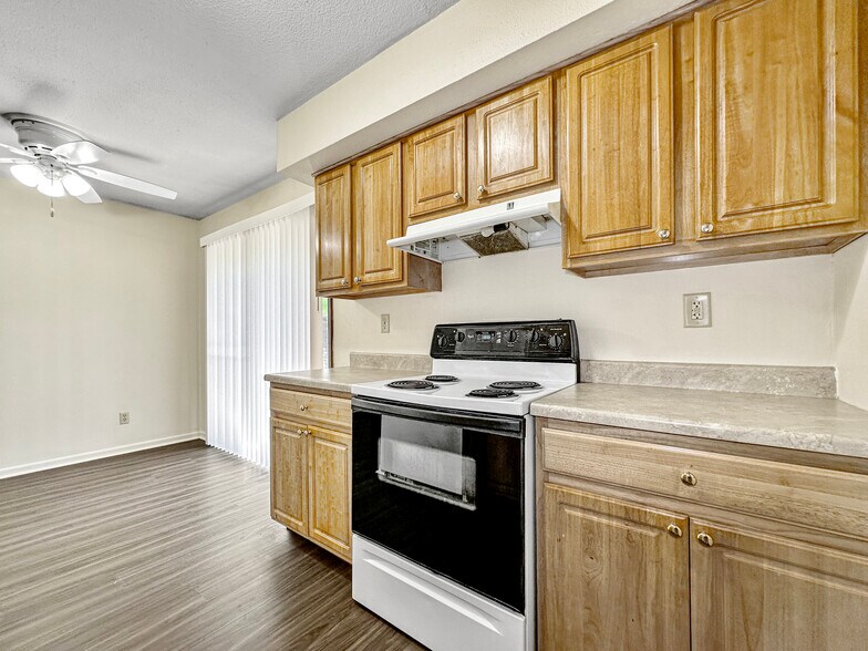 More Photos Of 920 Meadow Ln, Des Moines Apartments For Sale