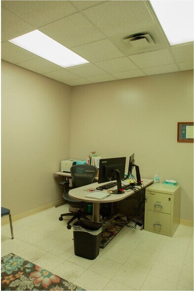 More Photos Of 790 Creekview Dr, Columbus Medical For Sale