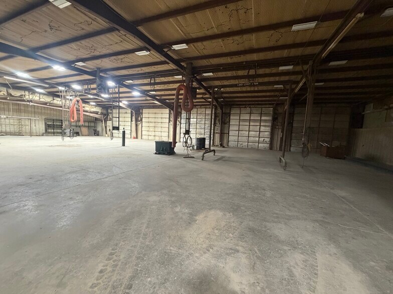 More Photos Of 5328 E Market St, Enid Manufacturing For Sale