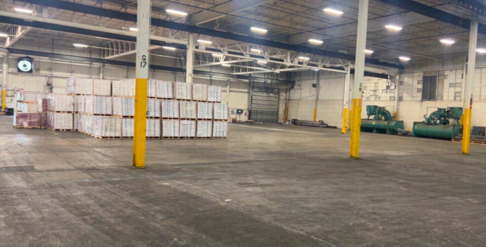 More Photos Of 10333-10335 Wayne Ave, Cincinnati Manufacturing For Lease