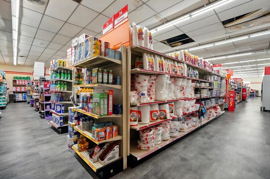 More Photos Of 500-511 E Broadway St, Sweetwater Storefront For Sale