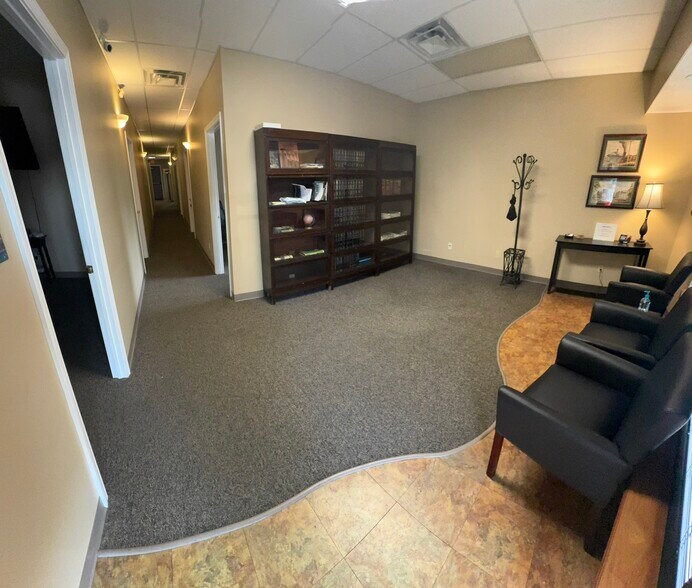 More Photos Of 211 E Market St, New Albany Office For Lease
