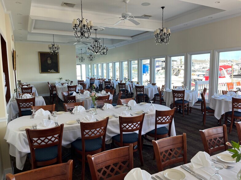 More Photos Of 95 Hudson Ave, Freeport Restaurant For Sale