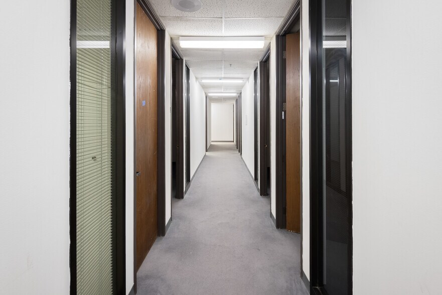 More Photos Of 20500 Nordhoff St, Chatsworth Research And Development For Sale