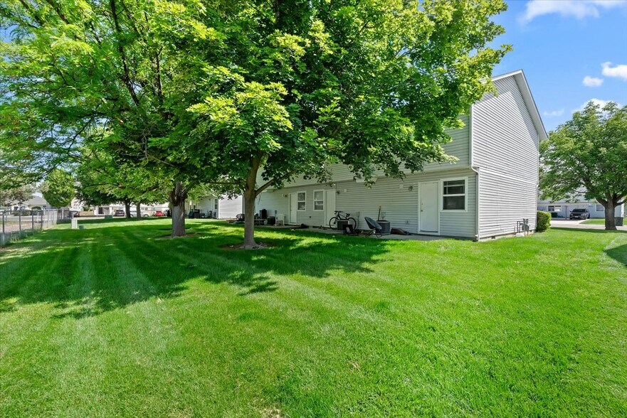 More Photos Of 2073 N Woodford Ave, Meridian Multifamily For Sale