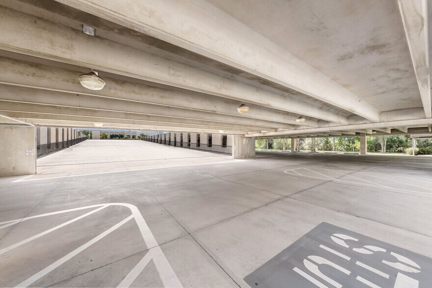 More Photos Of 5550 W Executive Dr, Tampa Office Residential For Sale