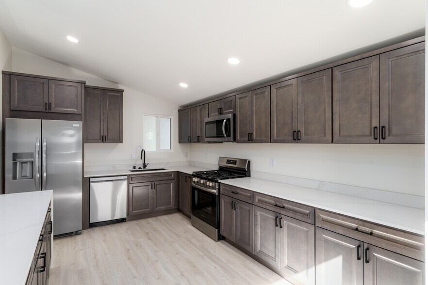 More Photos Of 3346 Lockwood Dr, San Diego Apartments For Sale