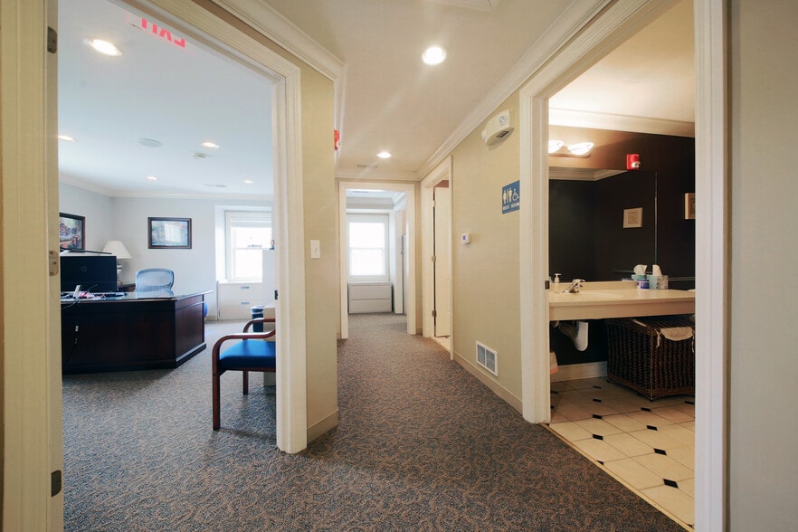 More Photos Of 1621 W Colonial Pky, Palatine Office For Sale