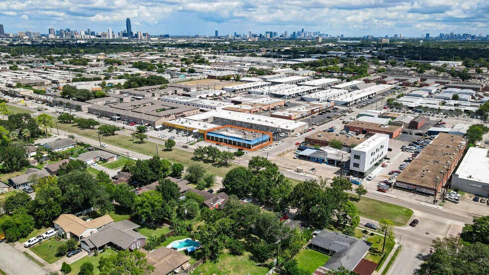 More Photos Of 7333 Hillcroft Ave, Houston General Retail For Sale