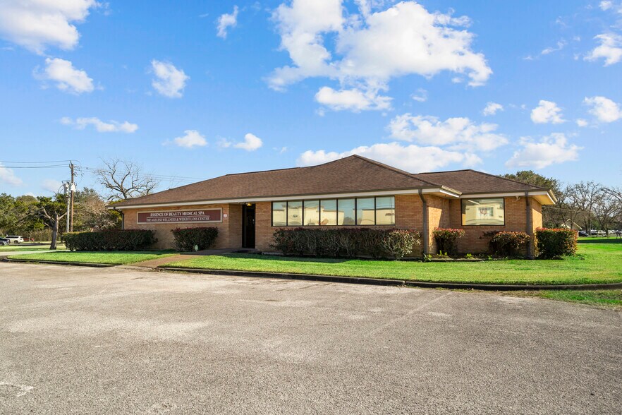 More Photos Of 1601 Liberty St, Richmond Medical For Lease