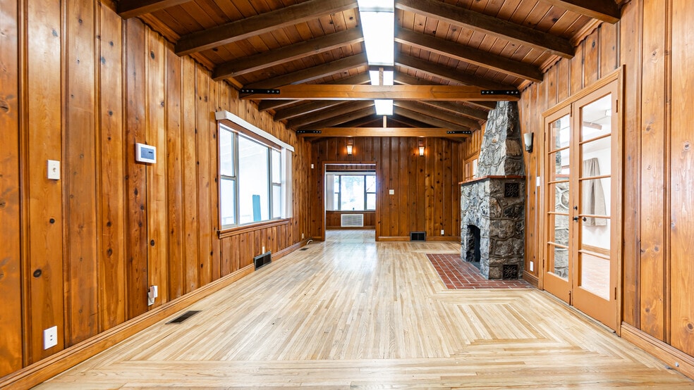 More Photos Of 635 Veile Ave, Beaumont Office For Lease