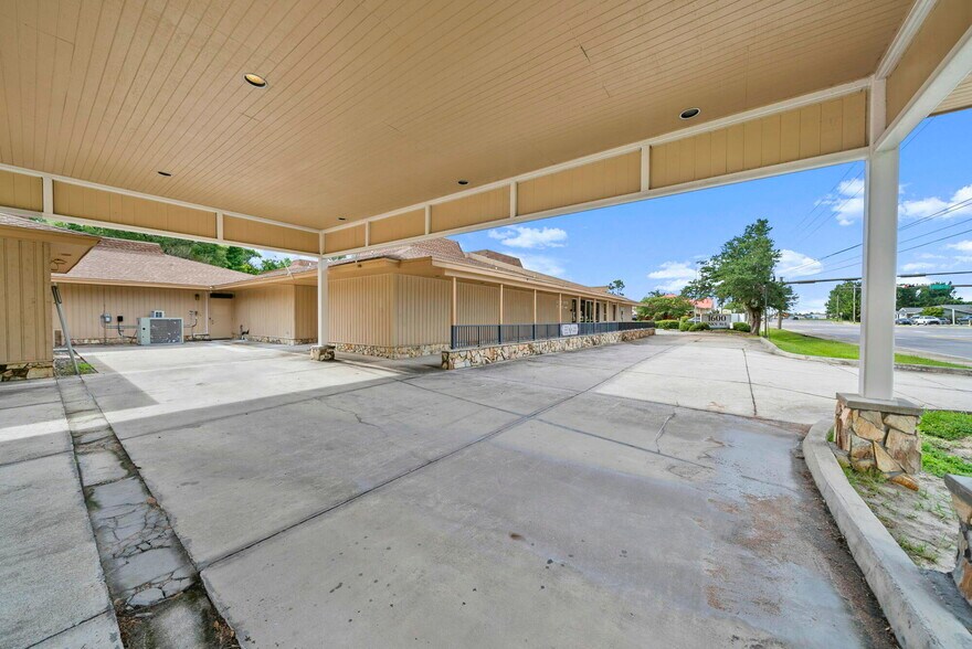 More Photos Of 1600 Jenks Ave, Panama City Medical For Sale
