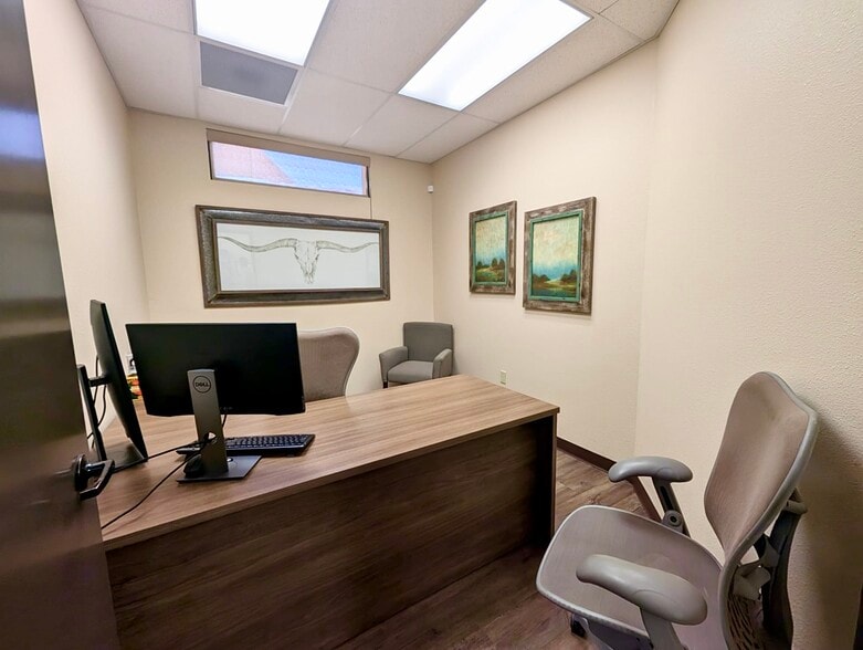 More Photos Of 545 E Redd Rd, El Paso Office For Sale