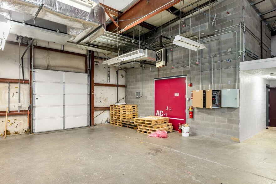 More Photos Of 2800 Diode Ln, Louisville Warehouse For Sale