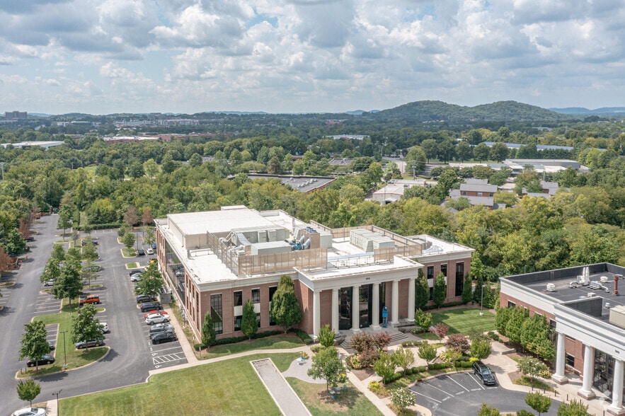 More Photos Of 389 Nichol Mill Ln, Franklin Unknown For Lease