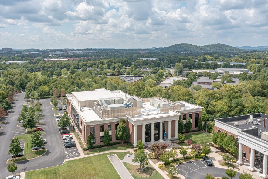 More Photos Of 393 Nichol Mill Ln, Franklin Office For Lease