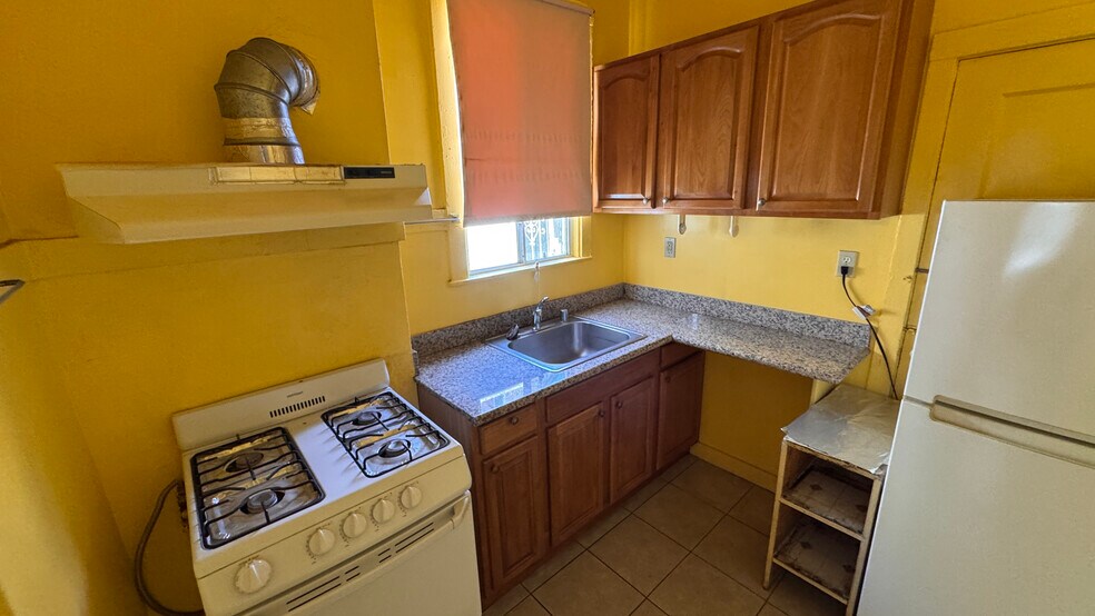 More Photos Of 912 Oak St, Oakland Apartments For Sale