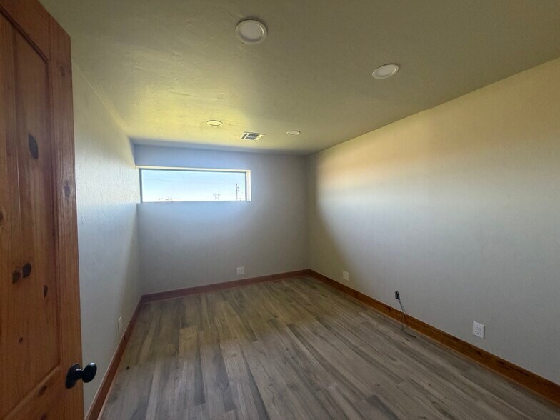 More Photos Of 5328 E Market St, Enid Manufacturing For Sale