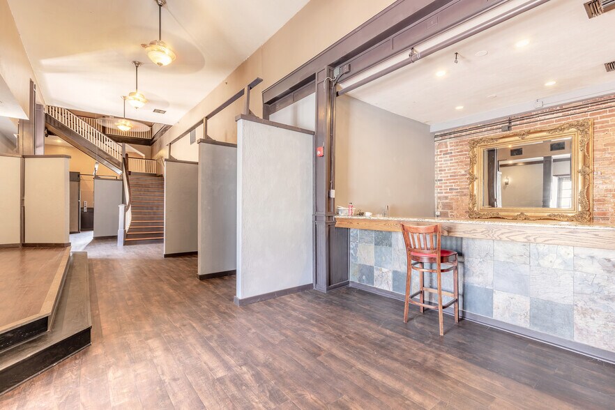 More Photos Of 230 S Beach St, Daytona Beach Storefront For Lease