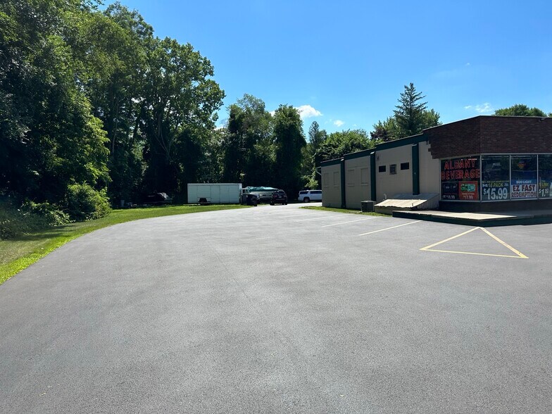 More Photos Of 3899 Carman Rd, Schenectady Freestanding For Sale