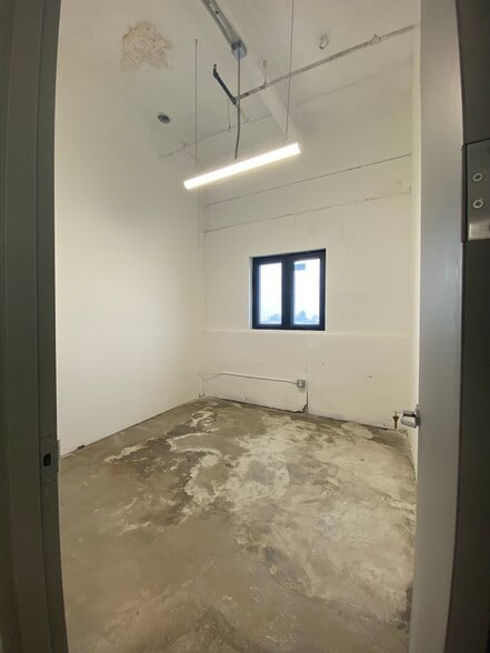 More Photos Of 901 E 31st St, Los Angeles Manufacturing For Lease