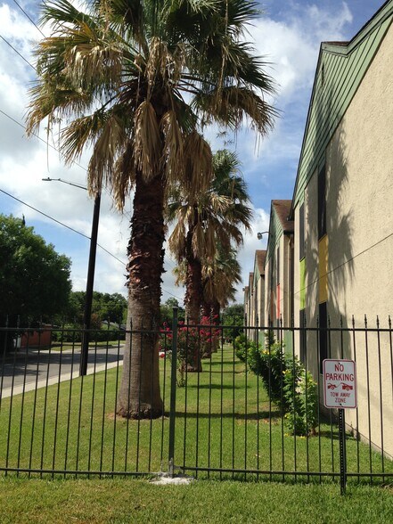 More Photos Of 811 Darby Blvd, San Antonio Apartments For Sale