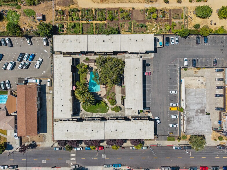 More Photos Of 550 Berry Ave, Hayward Apartments For Sale