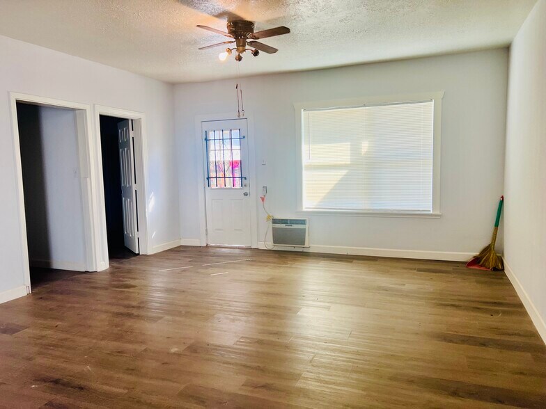 More Photos Of 7328 Bauman Rd, Houston Flex For Lease