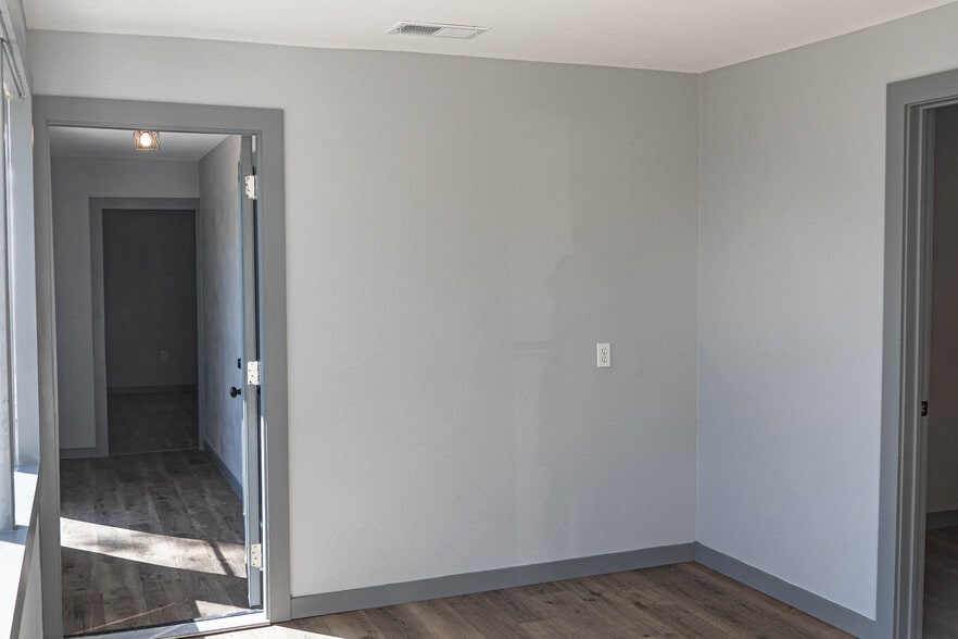 More Photos Of 14 Tenth St, Temple Research And Development For Sale