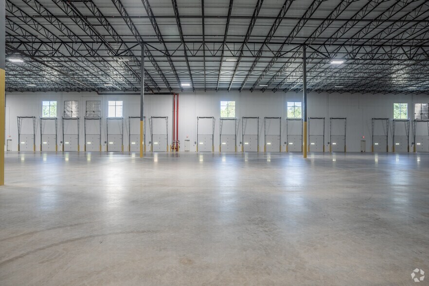 More Photos Of 151 Logistics Pky NE, White Distribution For Lease