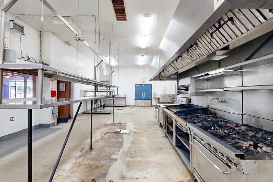 More Photos Of 5862-5872 Doyle St, Emeryville Restaurant For Sale