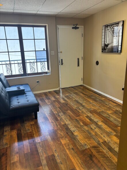 More Photos Of 12750 Ventura Blvd, Studio City Loft Creative Space For Lease