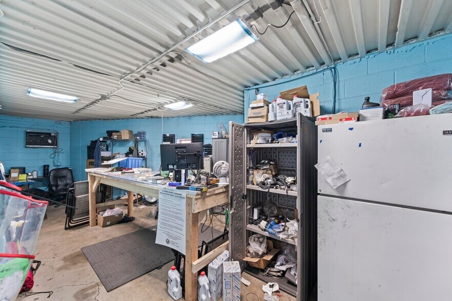 More Photos Of 5944 W 65th St, Chicago Service For Sale